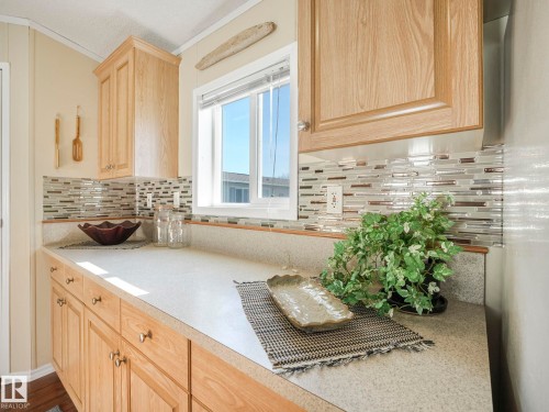 407 Oak Wood Crescent, Edmonton, AB - Indoor Photo Showing Kitchen