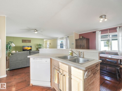 407 Oak Wood Crescent, Edmonton, AB - Indoor Photo Showing Kitchen With Double Sink
