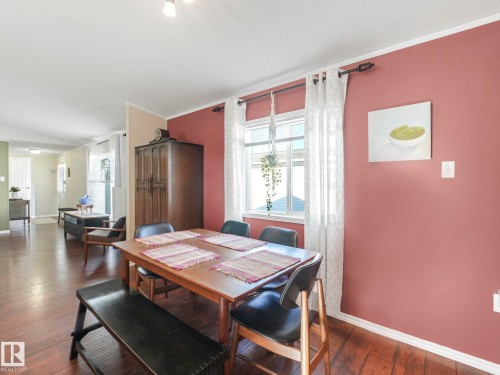 407 Oak Wood Crescent, Edmonton, AB - Indoor Photo Showing Dining Room
