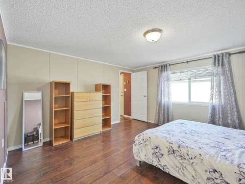 407 Oak Wood Crescent, Edmonton, AB - Indoor Photo Showing Bedroom