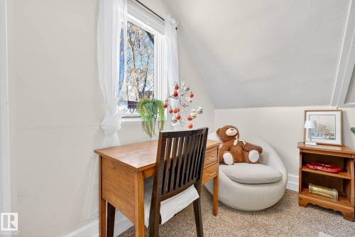 Edmonton, AB - Indoor