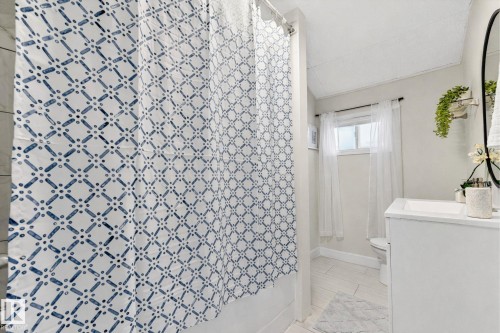 Edmonton, AB - Indoor