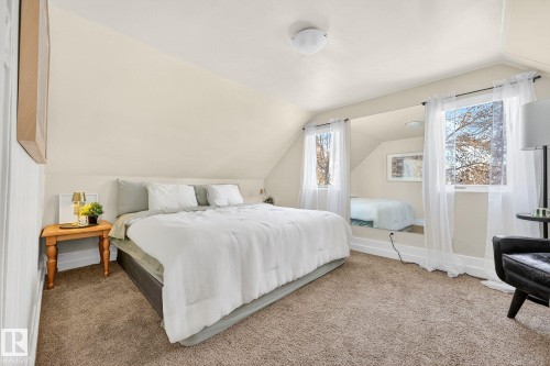 Edmonton, AB - Indoor Photo Showing Bedroom