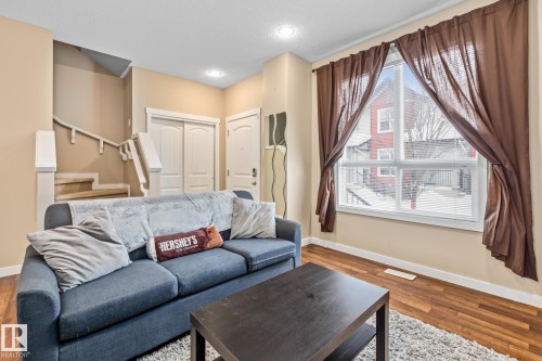 9 6075 Schonsee Way, Edmonton, AB - Indoor Photo Showing Living Room