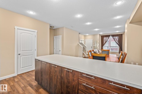 9 6075 Schonsee Way, Edmonton, AB - Indoor