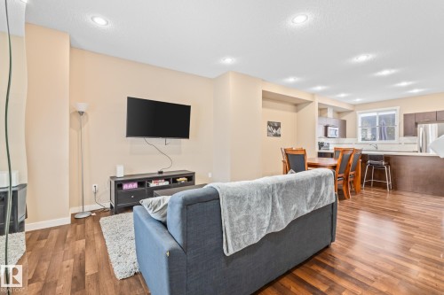 9 6075 Schonsee Way, Edmonton, AB - Indoor Photo Showing Living Room
