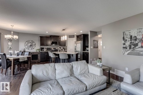 4109 Charles Link Link, Edmonton, AB - Indoor Photo Showing Living Room