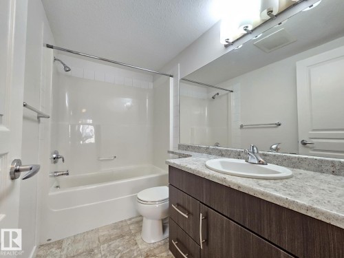 205 3670 139 Avenue, Edmonton, AB - Indoor Photo Showing Bathroom