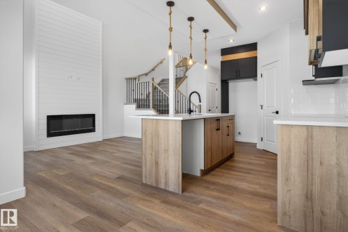 155 Pierwyck Loop, Spruce Grove, AB - Indoor Photo Showing Kitchen