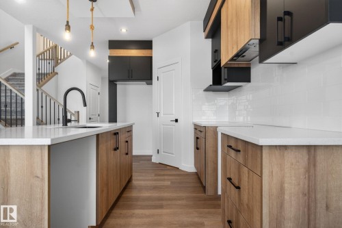 155 Pierwyck Loop, Spruce Grove, AB - Indoor Photo Showing Kitchen