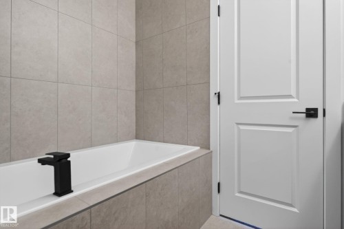 155 Pierwyck Loop, Spruce Grove, AB - Indoor Photo Showing Bathroom