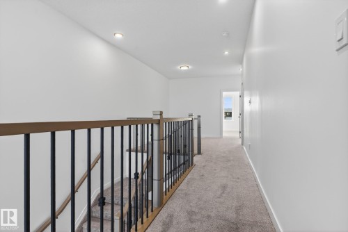 155 Pierwyck Loop, Spruce Grove, AB - Indoor Photo Showing Other Room