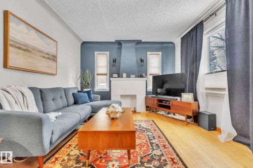 10851 92 Street, Edmonton, AB - Indoor Photo Showing Living Room