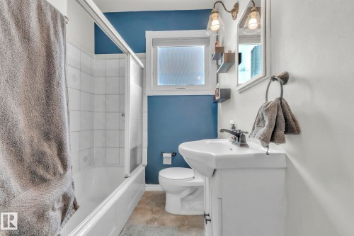 10851 92 Street, Edmonton, AB - Indoor Photo Showing Bathroom