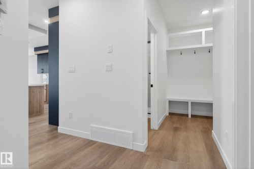 157 Pierwyck Loop, Spruce Grove, AB - Indoor Photo Showing Other Room