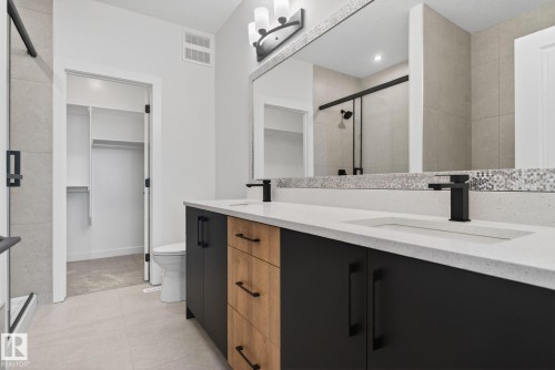 157 Pierwyck Loop, Spruce Grove, AB - Indoor Photo Showing Bathroom