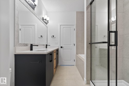 157 Pierwyck Loop, Spruce Grove, AB - Indoor Photo Showing Bathroom