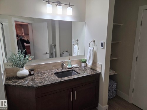 718 200 Bellerose Drive, St. Albert, AB - Indoor Photo Showing Bathroom