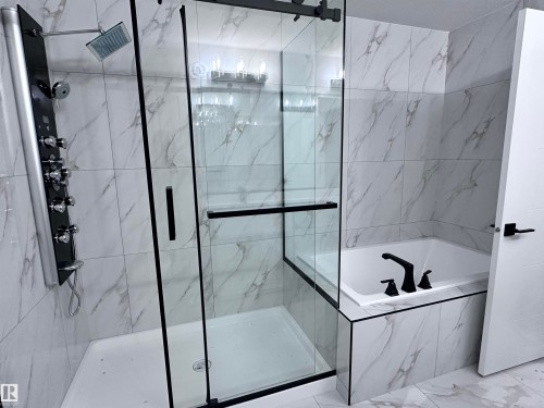 12307 91 Street, Edmonton, AB - Indoor Photo Showing Bathroom