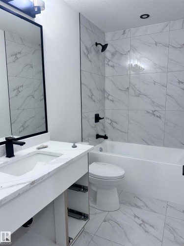 12307 91 Street, Edmonton, AB - Indoor Photo Showing Bathroom