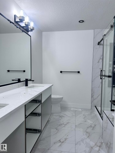 12307 91 Street, Edmonton, AB - Indoor Photo Showing Bathroom