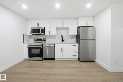 12307 91 Street, Edmonton, AB - Indoor Photo Showing Kitchen With Stainless Steel Kitchen