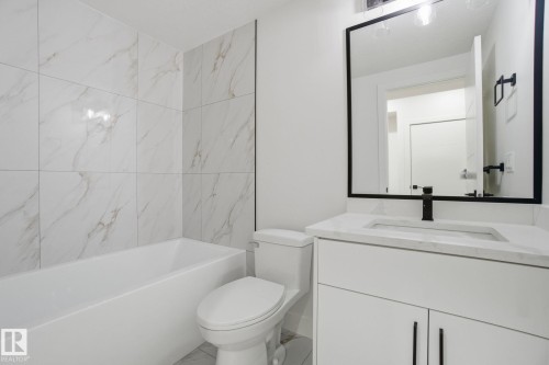 12307 91 Street, Edmonton, AB - Indoor Photo Showing Bathroom
