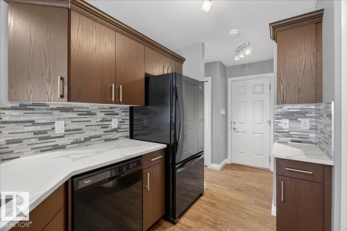 30 Aurea Bay, Spruce Grove, AB - Indoor Photo Showing Kitchen