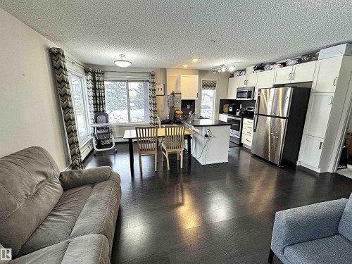 117 5521 7 Avenue, Edmonton, AB - Indoor Photo Showing Living Room