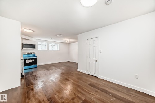 Edmonton, AB - Indoor Photo Showing Laundry Room