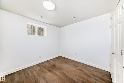 Edmonton, AB - Indoor Photo Showing Kitchen