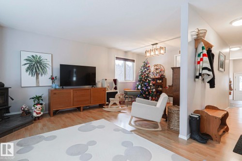 60 Bellevue Crescent, St. Albert, AB - Indoor Photo Showing Living Room
