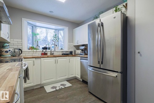 60 Bellevue Crescent, St. Albert, AB - Indoor Photo Showing Kitchen With Double Sink