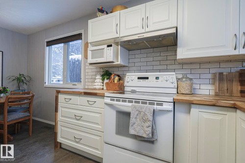 60 Bellevue Crescent, St. Albert, AB - Indoor Photo Showing Kitchen