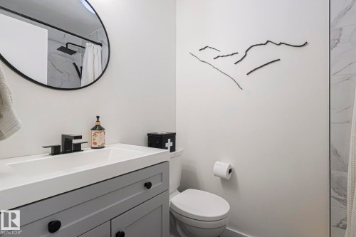 60 Bellevue Crescent, St. Albert, AB - Indoor Photo Showing Bathroom