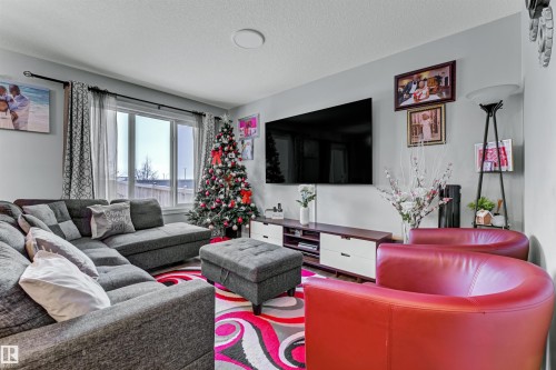 7637 Koruluk Place, Edmonton, AB - Indoor Photo Showing Living Room