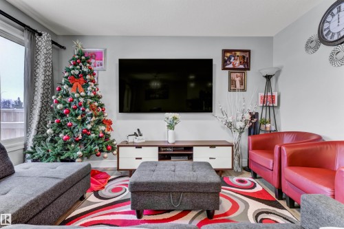 7637 Koruluk Place, Edmonton, AB - Indoor Photo Showing Living Room
