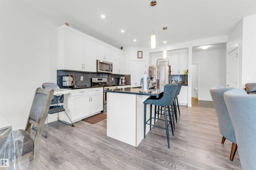 933 Mcconachie Boulevard, Edmonton, AB - Indoor Photo Showing Kitchen With Upgraded Kitchen
