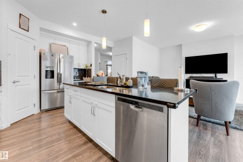933 Mcconachie Boulevard, Edmonton, AB - Indoor Photo Showing Kitchen With Double Sink With Upgraded Kitchen