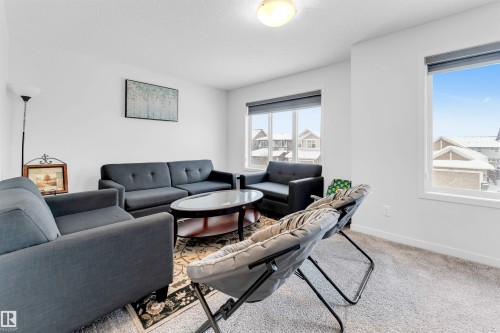 933 Mcconachie Boulevard, Edmonton, AB - Indoor Photo Showing Living Room