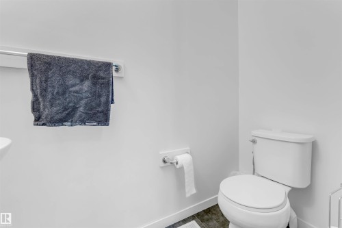933 Mcconachie Boulevard, Edmonton, AB - Indoor Photo Showing Bathroom