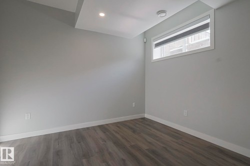 1653 Plum Circle Circle, Edmonton, AB - Indoor Photo Showing Other Room