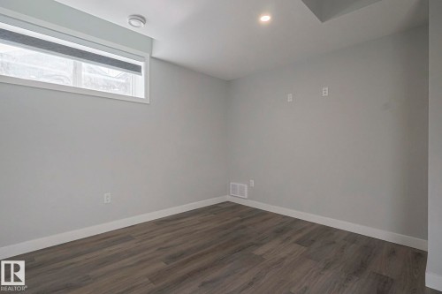 1653 Plum Circle Circle, Edmonton, AB - Indoor Photo Showing Other Room