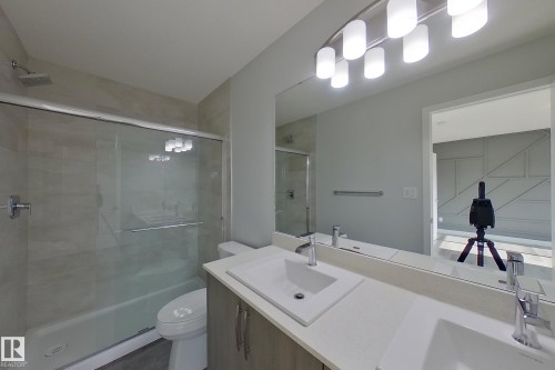 1653 Plum Circle Circle, Edmonton, AB - Indoor Photo Showing Bathroom