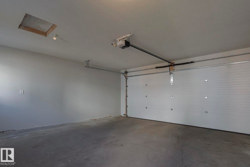 1653 Plum Circle Circle, Edmonton, AB - Indoor Photo Showing Garage