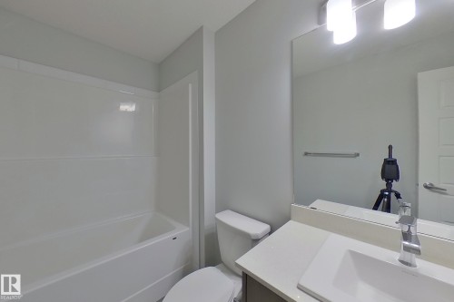 1653 Plum Circle Circle, Edmonton, AB - Indoor Photo Showing Bathroom