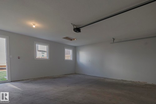 1653 Plum Circle Circle, Edmonton, AB - Indoor Photo Showing Garage