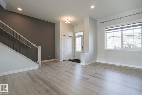 1653 Plum Circle Circle, Edmonton, AB - Indoor Photo Showing Other Room