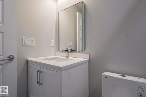 1653 Plum Circle Circle, Edmonton, AB - Indoor Photo Showing Bathroom