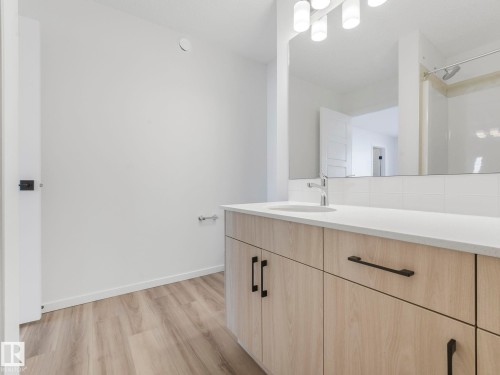 20506 16A Avenue, Edmonton, AB - Indoor Photo Showing Bathroom